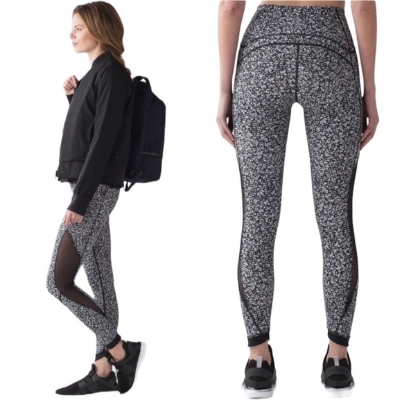 lululemon athletica Pants - Lululemon Sole Training 7/8 Tight Daisy Dust Alpine White Black / Black Sz 6